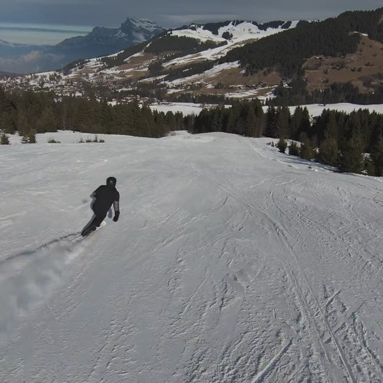 Descente en carving avec un Snowlord, vue aérienne